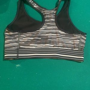 Under Armour Sports Bra Size Small